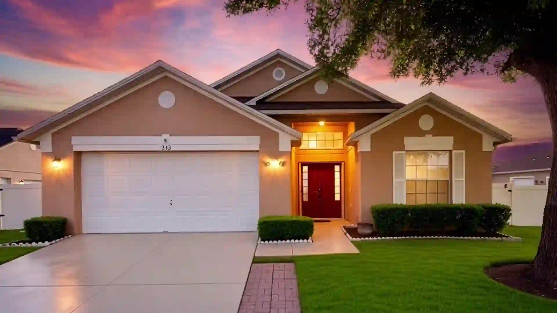 Real estate video walkthrough preview of a Central Florida home at dusk